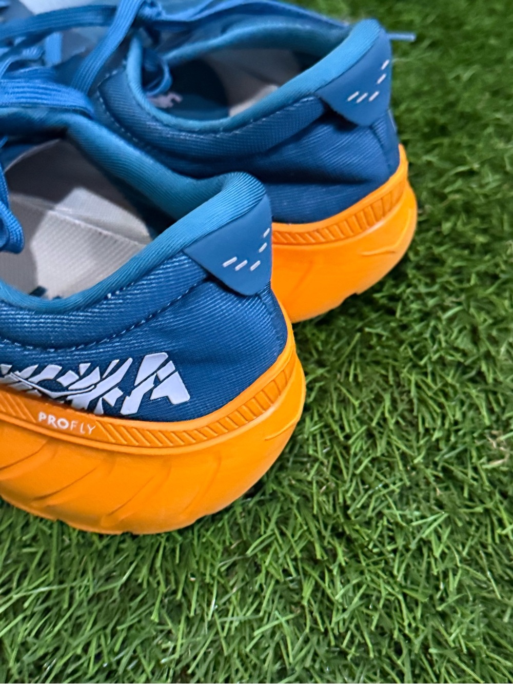 HOKA Pro Fly Trainers Shoes - Picture 4 of 7
